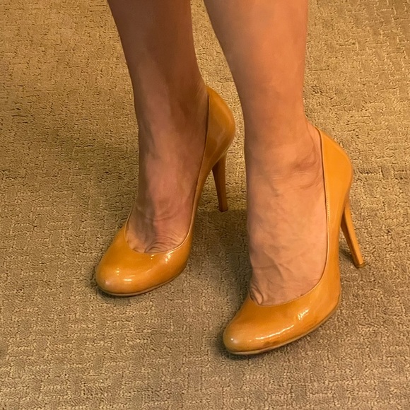 Stuart Weitzman patent leather heels 8 - Picture 9 of 9